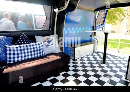 Intérieur de Volkswagen Transporter au National Motor Museum, Beaulieu, Hampshire. 17.08.2014 Banque D'Images