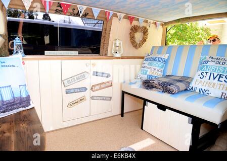 Intérieur de Volkswagen Transporter au National Motor Museum, Beaulieu, Hampshire. 17.08.2014 Banque D'Images