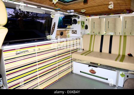 Intérieur de Volkswagen Transporter au National Motor Museum, Beaulieu, Hampshire. 17.08.2014 Banque D'Images