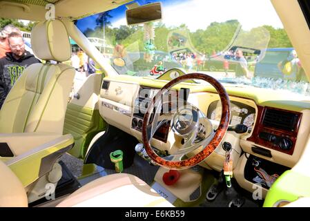 Intérieur de Volkswagen Transporter au National Motor Museum, Beaulieu, Hampshire. 17.08.2014 Banque D'Images