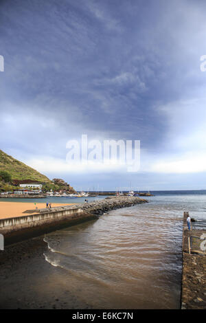 Plage jaune à Machico sur l'île de Madère, Portugal Banque D'Images