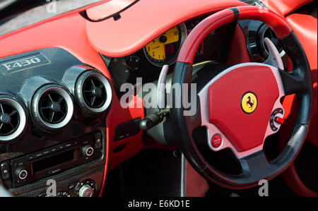 Ferrari F430 Volant et tableau de bord Banque D'Images