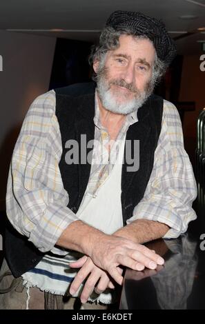 L'acteur Paul Michael Glaser & le reste de la distribution de la comédie musicale "Un violon sur le toit' Lancement de la scène spectacle au théâtre Bord Gais Energy à partir de 18 au 22. fév. Avec : Paul Michael Glaser Où : Dublin, Irlande Date : 18 févr. 2014 Banque D'Images