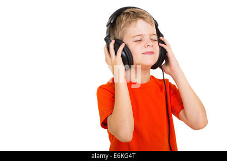 Cute boy écouter de la musique avec des écouteurs Banque D'Images