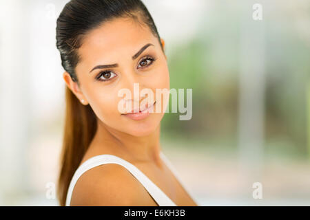 Attractive young woman beauty shot closeup Banque D'Images