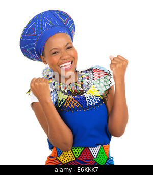 Fille de l'Afrique de l'excité en vêtements traditionnels isolated on white Banque D'Images