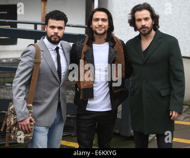 Luke Pasqualino, Santiago Cabrera et Howard Charles à l'extérieur de l'UGC vidéo mettant en vedette : Luke Pasqualino,Santiago Cabrera,Howard Charles Où : London, Royaume-Uni Quand : 20 Mars 2014 Banque D'Images