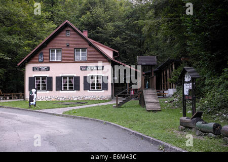 Zeleni Vir - Touristic place profondément dans les montagnes de Gorski Kotar, Croatie, Europe. Merveille de la nature. Banque D'Images