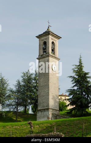 Tour de l'horloge d'établissement vinicole Azienda Agricola Fratelli Berlucchi Collina Berlucchi Borgonato. La Lombardie, Italie. Banque D'Images