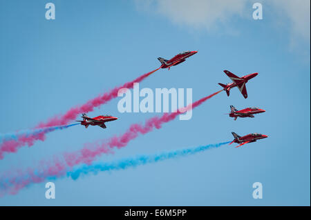 L'équipe d'affichage de la Royal Air Force les flèches rouges, Dawlish Air Show. Banque D'Images