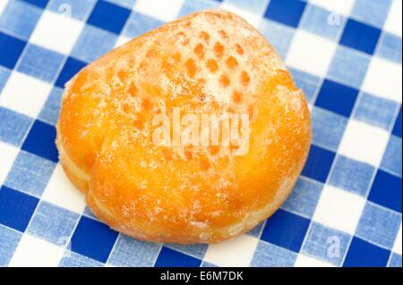 Une confiture sucrée donut Banque D'Images