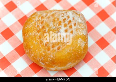 Une confiture sucrée donut Banque D'Images