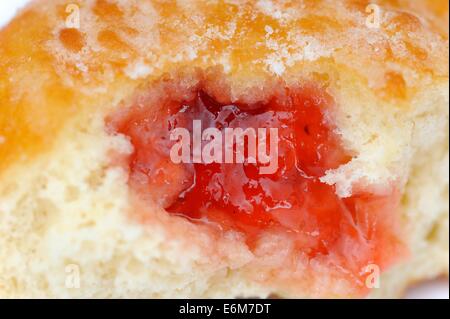 Une confiture sucrée donut Banque D'Images