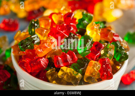 Fruité coloré ours gommeux prêt à manger Banque D'Images