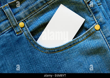 Carte vierge en bleu jeans pocket Banque D'Images