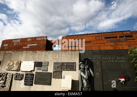 Gdansk, Pologne 26 juin, août 2014 Derniers préparatifs à l'ouverture du centre de la Solidarité Européenne (SCE) à Gdansk. ECS bâtiment est situé sur le chantier naval de Gdansk, près de la zone historique de l'Armée déchue ouvriers de chantier naval Monument et sera ouverte le 30 et 31 août 2014. Credit : Michal Fludra/Alamy Live News Banque D'Images