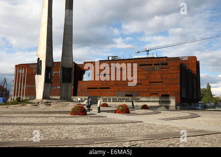 Gdansk, Pologne 26 juin, août 2014 Derniers préparatifs à l'ouverture du centre de la Solidarité Européenne (SCE) à Gdansk. ECS bâtiment est situé sur le chantier naval de Gdansk, près de la zone historique de l'Armée déchue ouvriers de chantier naval Monument et sera ouverte le 30 et 31 août 2014. Credit : Michal Fludra/Alamy Live News Banque D'Images