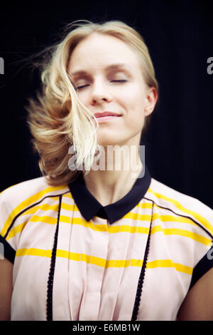 Portrait of woman smiling Banque D'Images