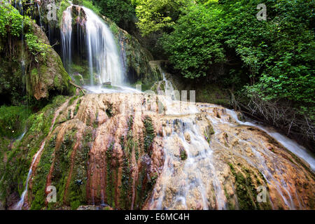 Les cascades de Krushuna, situé en Bulgarie sont la plus longue cascade de cascades sur la péninsule des Balkans Banque D'Images