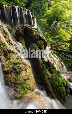 Les cascades de Krushuna, situé en Bulgarie sont la plus longue cascade de cascades sur la péninsule des Balkans Banque D'Images