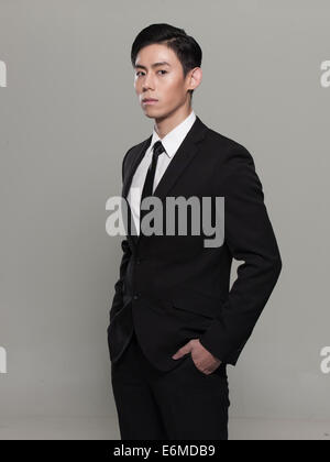 Succès Young Asian Businessman Posing Banque D'Images