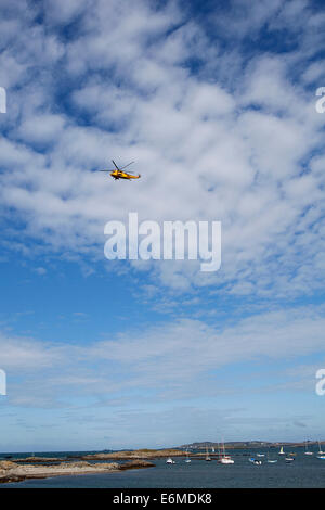 Air Sea Rescue helicopter sur conseil informatique, Anglesey, au nord du Pays de Galles Banque D'Images