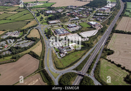 Vue aérienne de Chester Business Park sur l'A55 au sud de Chester, Royaume-Uni Banque D'Images