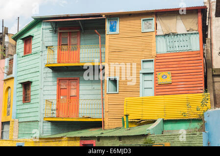 Conventillos (maisons) à l'immeuble de la rue Caminito, barrio (quartier) de La Boca, Buenos Aires, Argentine. Usage éditorial o Banque D'Images