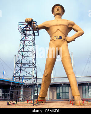 Foreur de pétrole géant homme sculpture à l'ancienne Foire dans Tulsa Oklahoma Mondes Banque D'Images