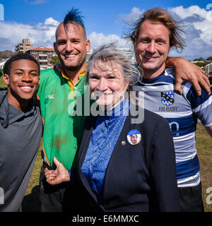 Sydney, Australie. 27 août, 2014. 2014 La mère de Mark Bingham (Alice Hoagland) et son ami Jason Reimuller (R) à traiining pour Bingham Cup 2014. Mark Bingham était passager à bord du vol 93 de United Airlines qui ont combattu les pirates le 11 septembre 2001. Le Bingham Cup est nommé en son honneur. Credit : MediaServicesAP/Alamy Live News Banque D'Images