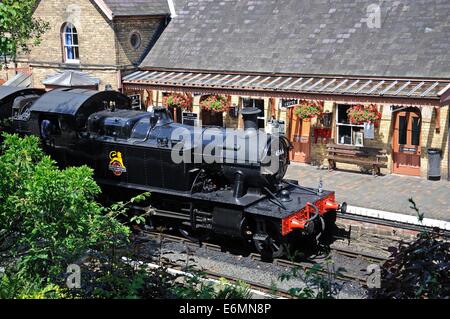 Petites Prairies Locomotive 4500 Class 2-6-2T le nombre 4566 à la gare, Arley, UK. Banque D'Images