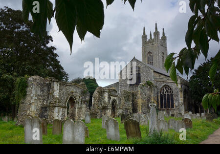 St Mary's Church l'église anglicane redondant Bungay Bungay, Suffolk, Angleterre, Royaume-Uni Banque D'Images