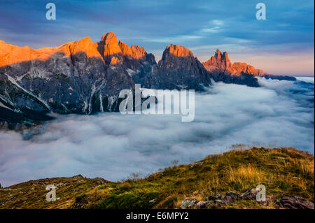 Pale di San Martino (Dolomites) : la vue du coucher de soleil au-dessus de San Martino di Castrozza Altopiano de Banque D'Images