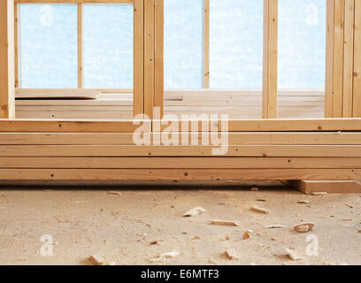 Pile de planches en bois dans maison Banque D'Images