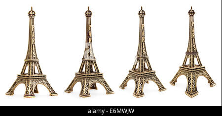 Vue rapprochée d'une petite tour Eiffel statue photographiée avec différentes perspectives sur fond blanc Banque D'Images