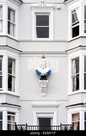 Buste de la reine Victoria 1887 Célébration du jubilé de 1897 sur l'hôtel wall à Weymouth Dorset UK Banque D'Images