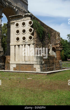 Tombe du Baker Eurysaces à côté de la Porta Maggiore Rome Italie Banque D'Images