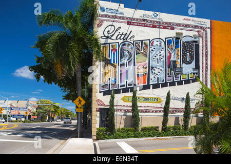 BIENVENUE À LITTLE HAVANA PANNEAU MURAL (©UNATTRIBUTED) HUITIÈME RUE QUARTIER LITTLE HAVANA MIAMI FLORIDA Banque D'Images