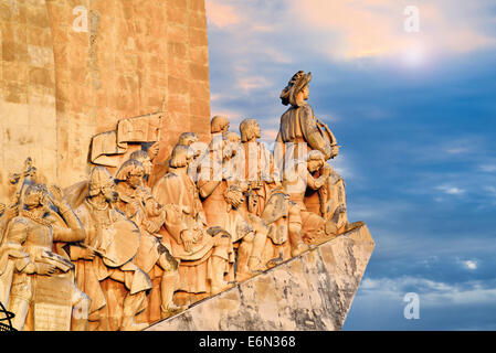 Portugal, Lisbonne : Détail des découvertes Monument avec ciel nuageux Banque D'Images