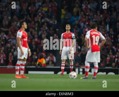 Londres, Royaume-Uni. 27 août, 2014. Deuxième manche de qualification de la Ligue des Champions. Besiktas contre Arsenal. Par l'arsenal Mertesacker se prépare pour le coup. Credit : Action Plus Sport/Alamy Live News Banque D'Images