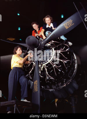 Les femmes au travail sur Douglas C-47 le transport de fret, Douglas Aircraft Company, Long Beach, Californie, 1942 Banque D'Images