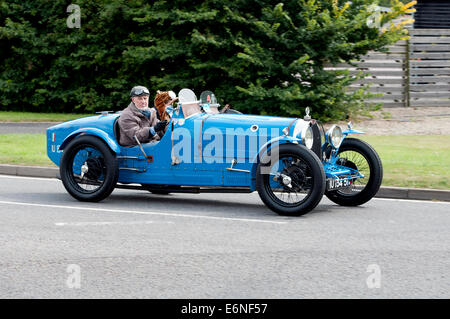 Bugatti Type 35 sur la Fosse Way road, Warwickshire, UK Banque D'Images