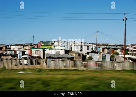 Bidonville au bord de la route, Le Cap, Afrique du Sud Banque D'Images