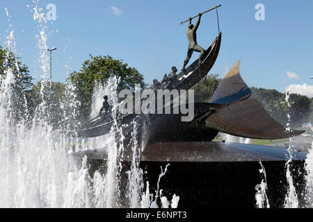 Jusqu'à 1968 Sandefjord a été le centre de la chasse à la baleine en Norvège. La chasse à la prospérité. Pour commémorer le monument a été érigé à la baleine. Photo : Klaus Nowottnick Date : juin 7, 2014 Banque D'Images