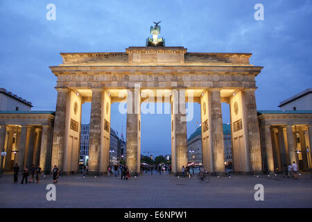 Allemagne : Porte de Brandebourg de Berlin vu de l'ouest. Photo à partir de 09 août 2010. Banque D'Images