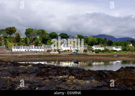 Main street, Plockton, reflétée dans le Loch Carron, HIghlands, Scotland, UK Banque D'Images