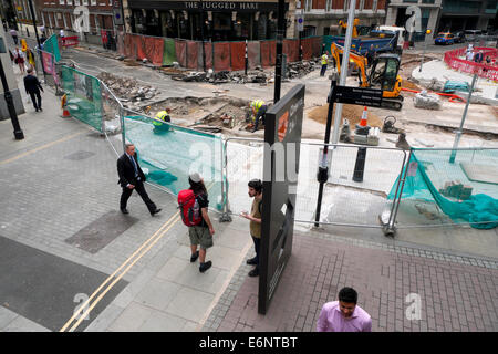 Avis de projet d'amélioration de voirie sur Chiswell, Whitecross & soie rues Barbican London UK Zone KATHY DEWITT Banque D'Images