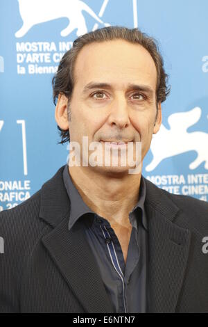 Le président du jury et compositeur français Alexandre Desplat pose à un photocall pour le 'Venezia 71 Jury lors de la 71e assemblée annuelle du Festival International du Film de Venise, à Venise, Italie, 27 août 2014. Le festival se déroulera du 27 août au 06 septembre. Photo : Hubert Boesl/dpa AUCUN SERVICE DE FIL Banque D'Images