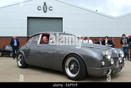 Ian Callum, Directeur du Design chez Jaguar Cars) entraîne dans la Jaguar Mark 2 unique il a complètement modifié. La voiture a être remanié par Classic Motor Cars de Bridgnorth avec quelques torsions modernes ajouté à la conception classique et est pour l'utilisation personnelle de Ian Callum. Crédit : David Bagnall/Alamy Live News Banque D'Images