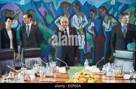 Berlin, Allemagne. 28 août, 2014. Le Premier ministre bosniaque Vjekoslav Bevanda (C) assiste à la "Conférence des Balkans de l'Ouest" à la chancellerie à Berlin, le 28 août 2014, visant à soutenir la situation économique et politique dans la région de l'Europe du Sud-Est. Dpa : Crédit photo alliance/Alamy Live News Banque D'Images